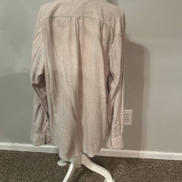 Men’s Banana Republic beige button up shirt. size XL. - Picture 2 of 4